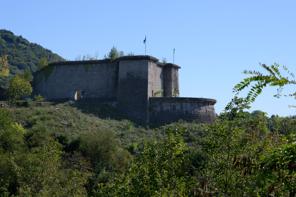 Slide Monumental memorial in Pinzano